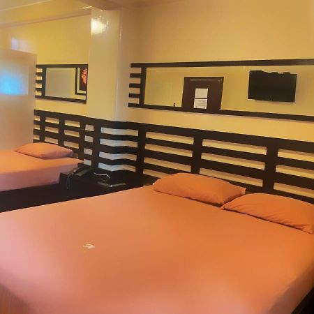 Hostal Montesa Guayaquil Exterior photo