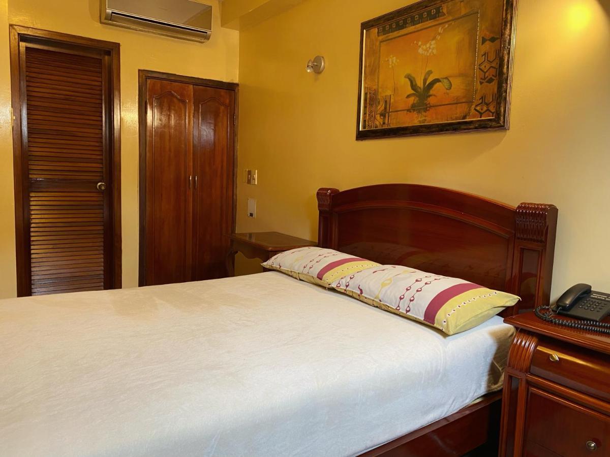 Hostal Montesa Guayaquil Exterior photo
